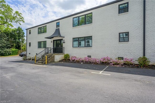 Building Photo - 905 Briarcliff Terrace NE