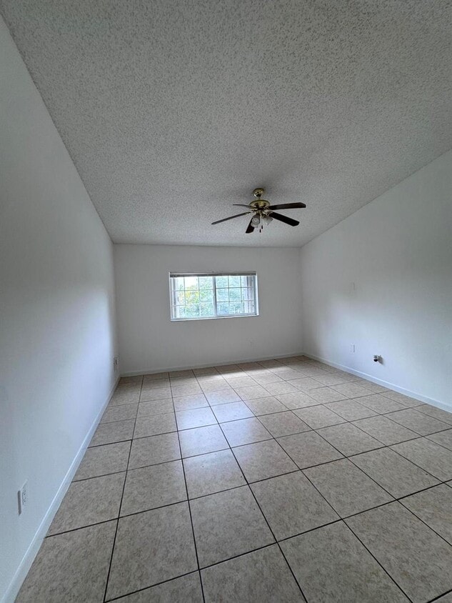 Foto del edificio - 3700 N 56th Ave