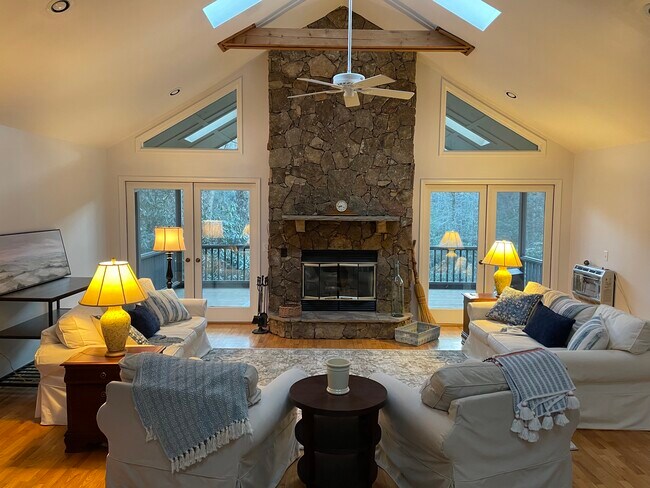 Foto del edificio - 461 Monte Vista Rd