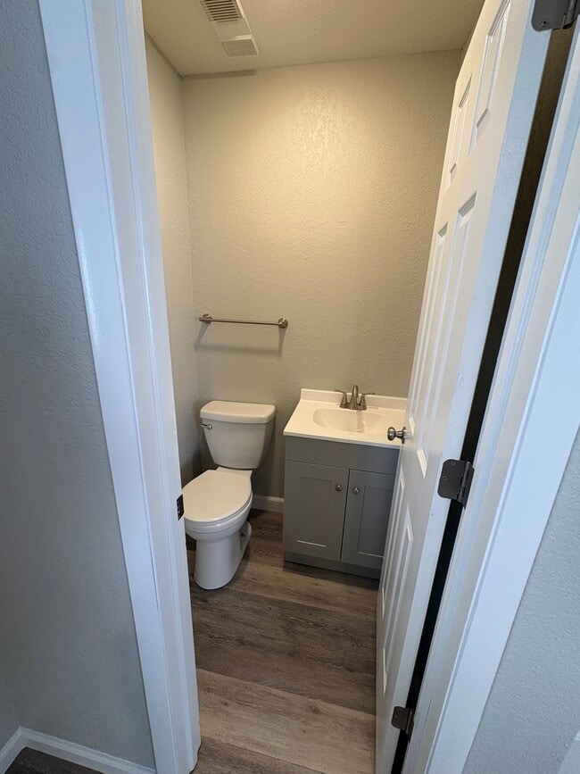 Building Photo - 204 Peach