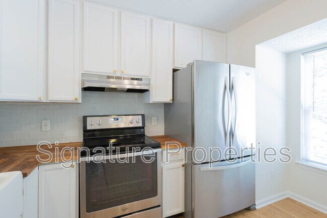 Building Photo - 405 Lakeview Ct