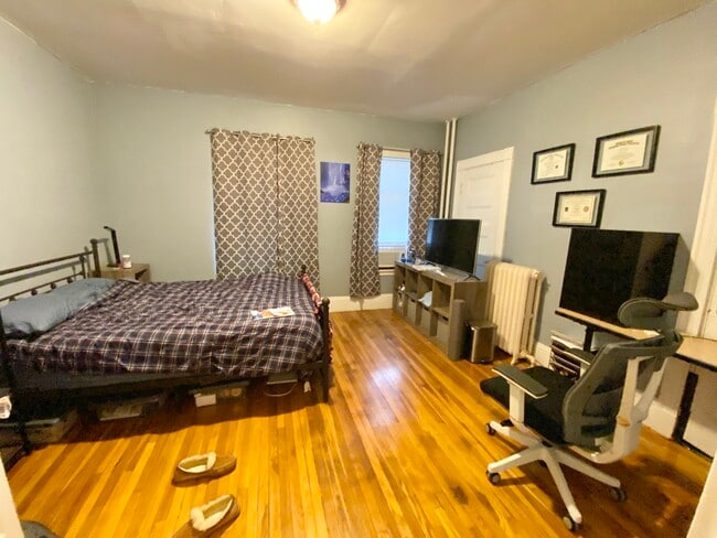 Building Photo - 10 Sachem St