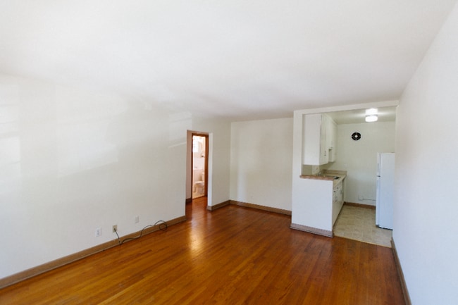 Building Photo - 618 N 90th St