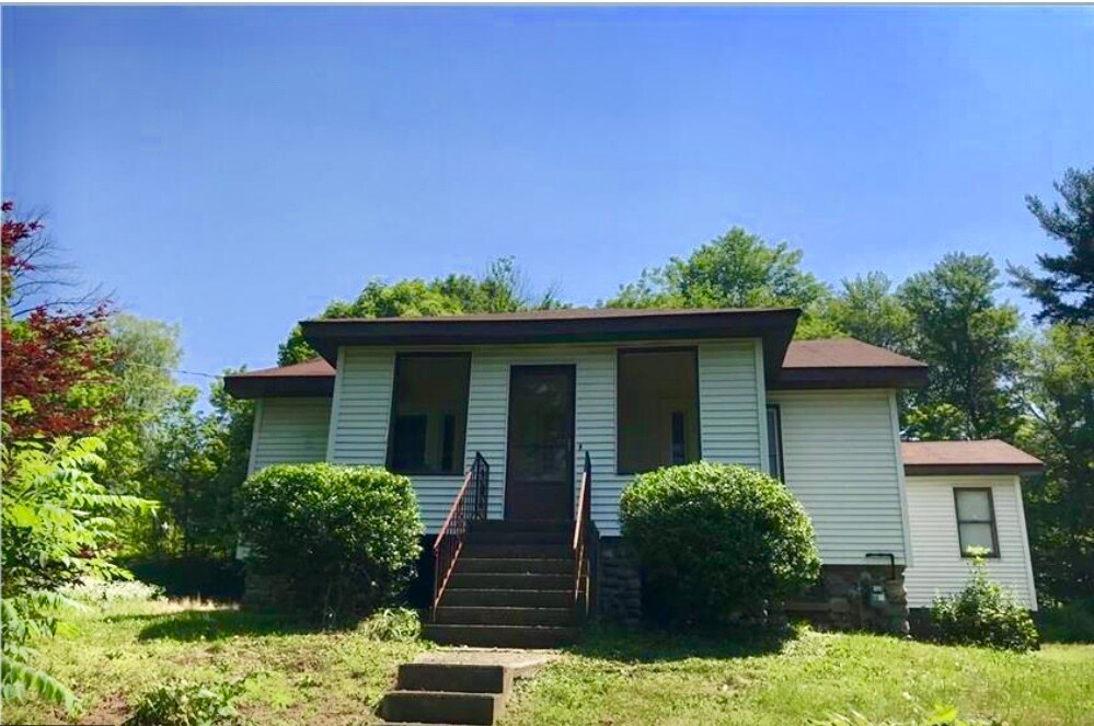 Up close front view of house. - 1264 Straits Turnpike
