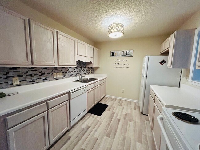 Foto del edificio - Beautiful Maintenance free 2 bedroom 2 bat...