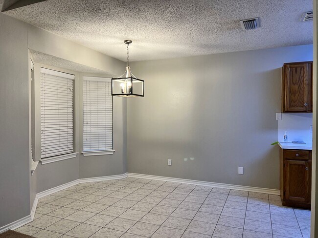 Foto del edificio - 411 Hickory Rd