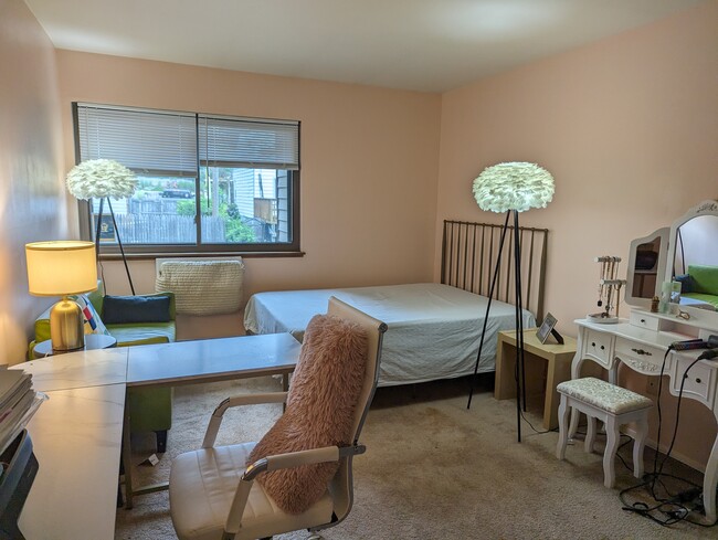 Foto del edificio - 187 Flax Hill Rd