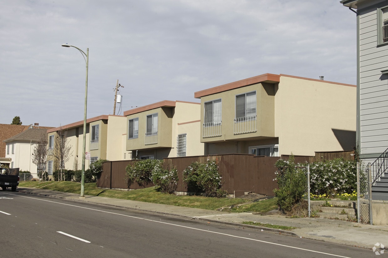 Building Photo - 1606-1610 11th Ave