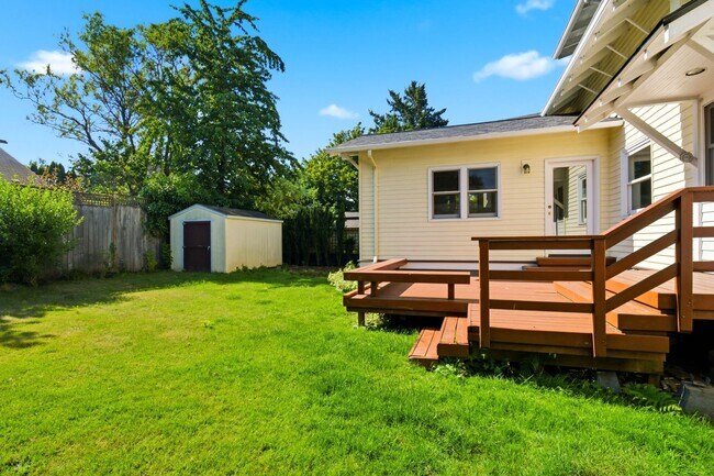 Foto del edificio - Timeless Grant Park Craftsman with Modern Comforts