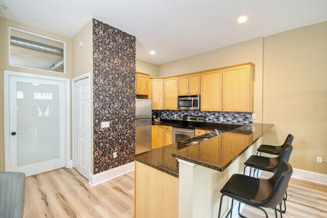 Building Photo - 415 Saint Francis St