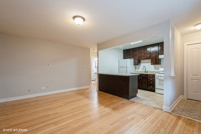 Building Photo - 1-bed - Heat and Gas Included - Laundry on...