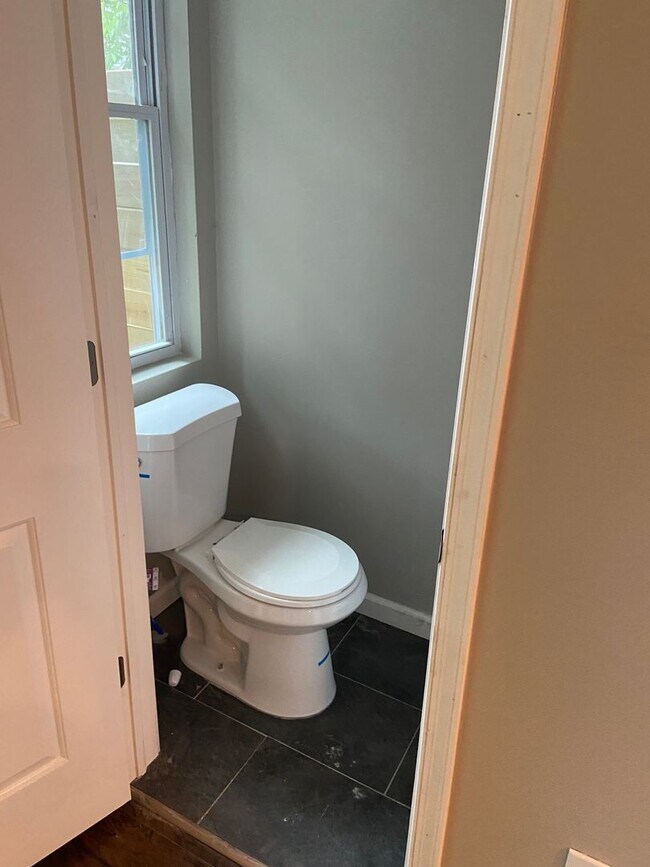 Building Photo - BEAUTIFUL 2 BEDROOM SINGLE FAMILY PROPERTY...