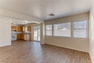 Building Photo - 11032 African Sunset St