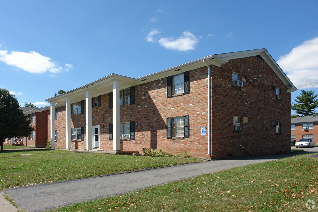 2323 Harrodsburg Rd, Lexington, KY 40504 Apartments in Lexington, KY