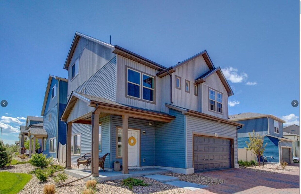 Foto principal - Long Realty & Property Management- Furnish...
