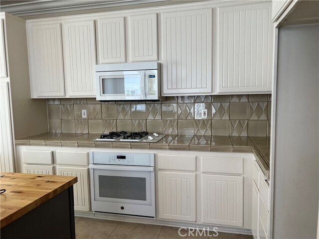 Building Photo - 16852 Primrose Ln