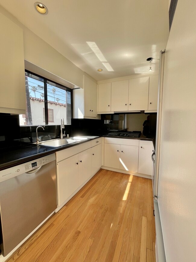 Kitchen - 840 20th St