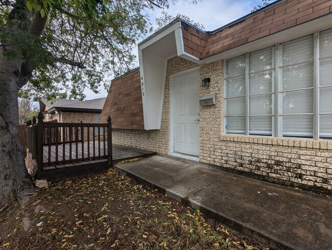 Foto del edificio - Cozy 2 Bedroom Duplex in the Hulen Area