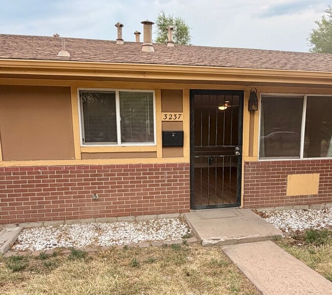Photo - 3237 N Milwaukee Street Townhome