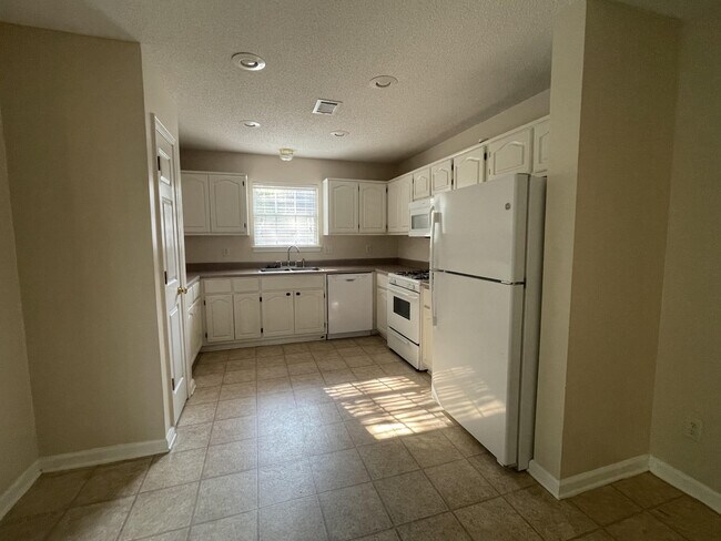 Foto del edificio - 233 Timber Wind Dr