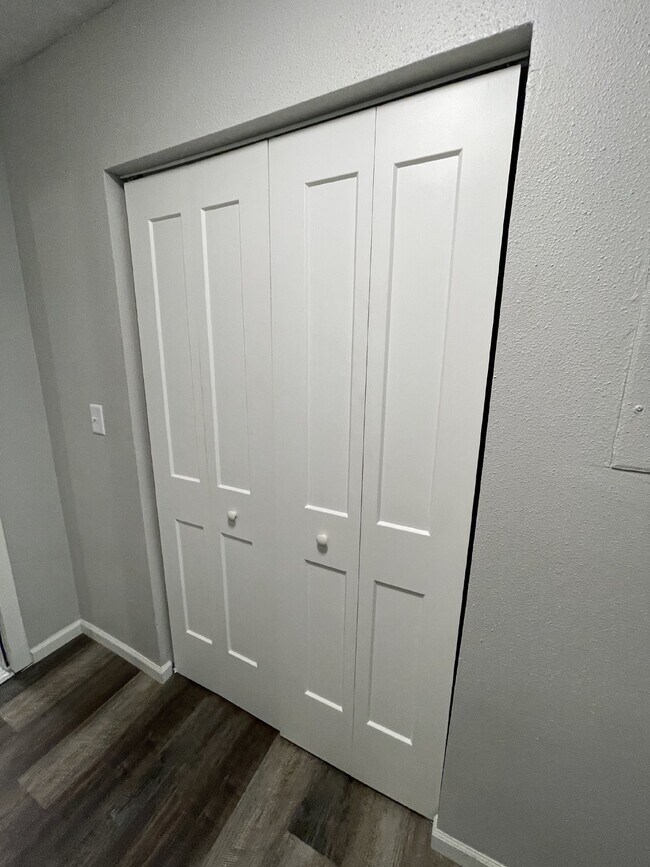Building Photo - "Charming 1-Bedroom 1 Full Bath Apartment ...