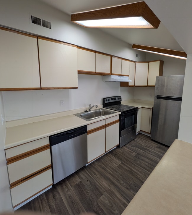 Photo - 2 Bed - 1 Bath in Golden! Apartment