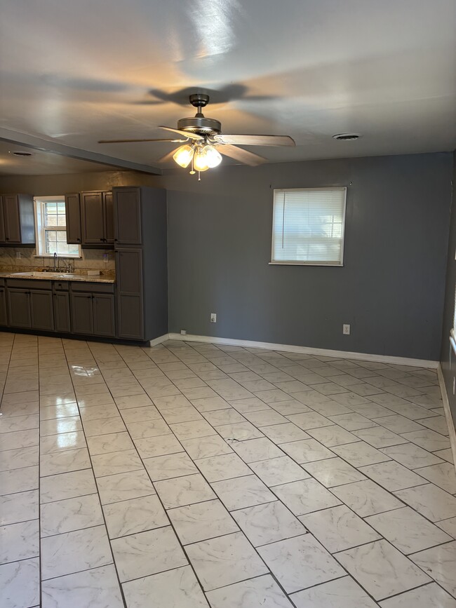 Building Photo - 707 Cecelia Ave