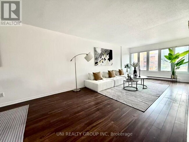 Building Photo - 2064 Eric Crescent