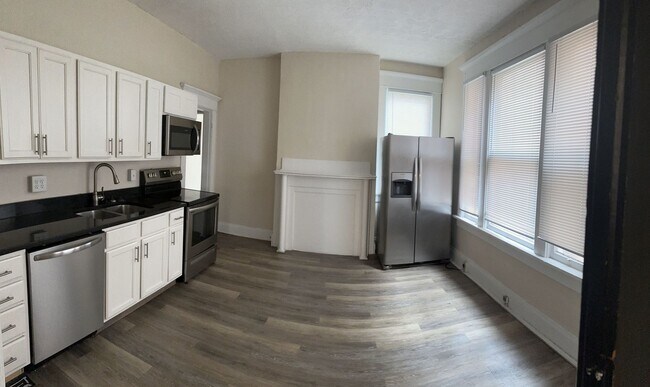 Building Photo - 1626 Summit-