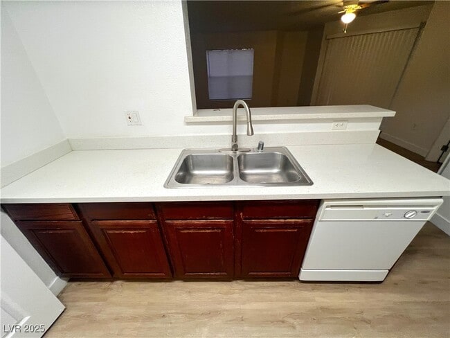 Foto del edificio - 6800 E Lake Mead Blvd