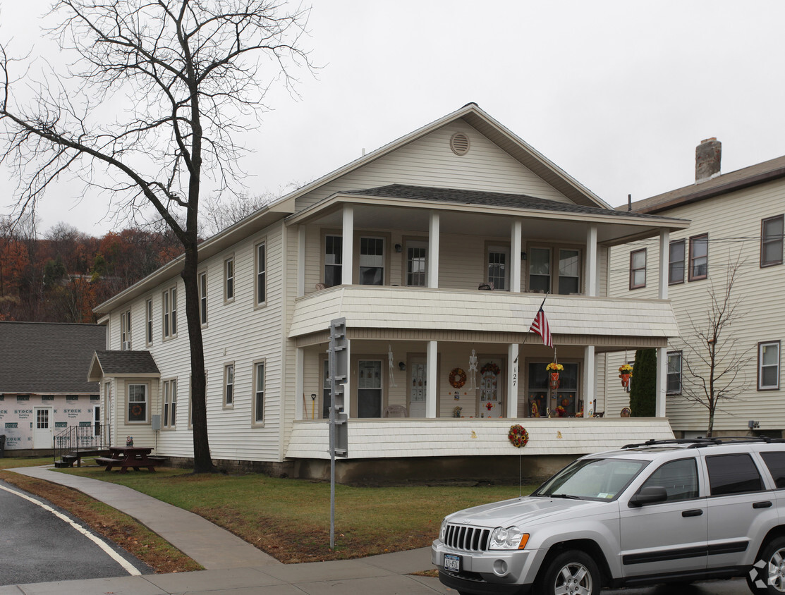 Building Photo - 127 Maple Ave