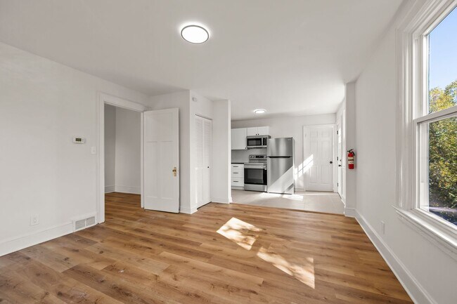 Building Photo - 209 N Spring St