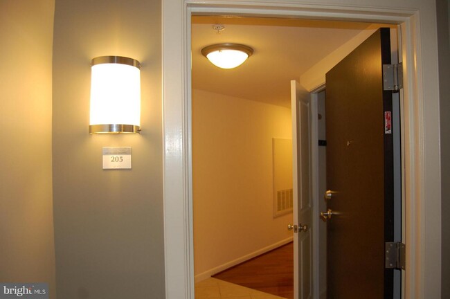 Building Photo - 851 N Glebe Rd