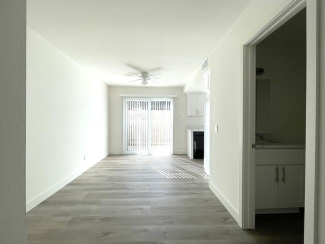 Foto del edificio - Fully Remodeled Fire Mtn. Townhome w/ Garage!