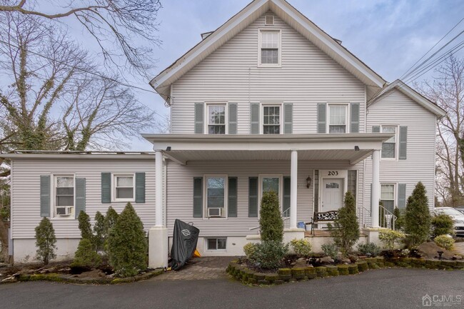 Foto del edificio - 203-203 Woodbridge Ave