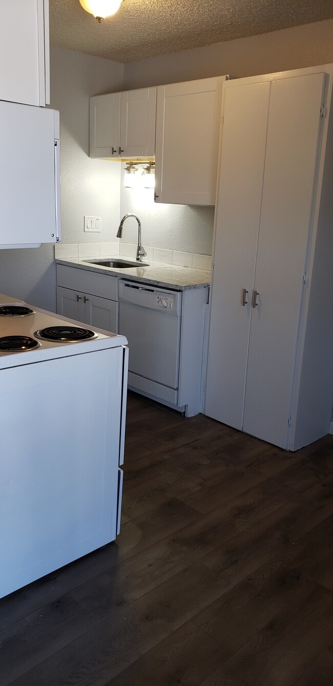 Building Photo - 5034 El Camino Dr