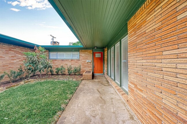 Building Photo - 4719 Imogene St