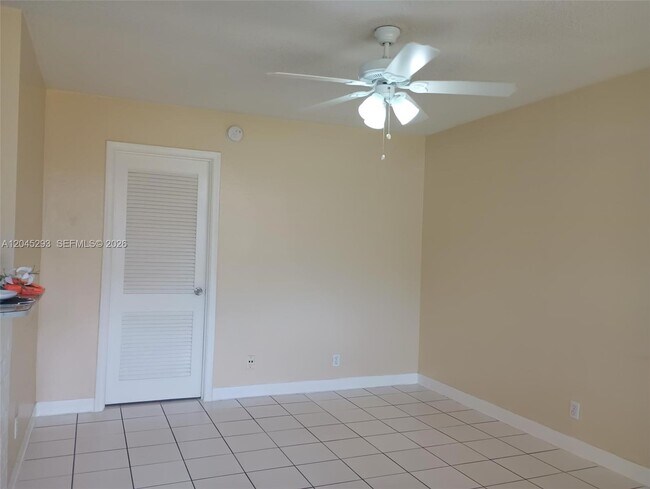Building Photo - 1433 SW 24th Ct