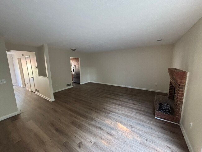 Foto del edificio - 1011 Windy Oaks Ct