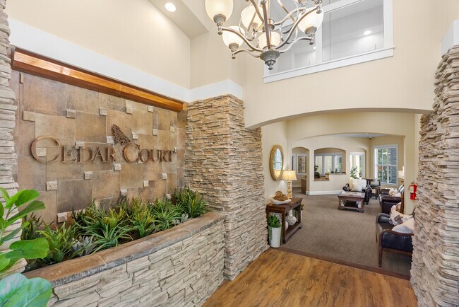 Entrada a la casa club - Cedar Court Apartments