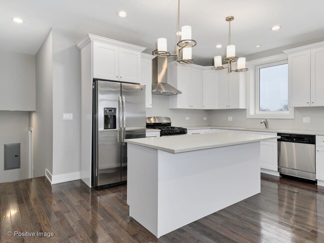 Building Photo - 6115 N Elston Ave