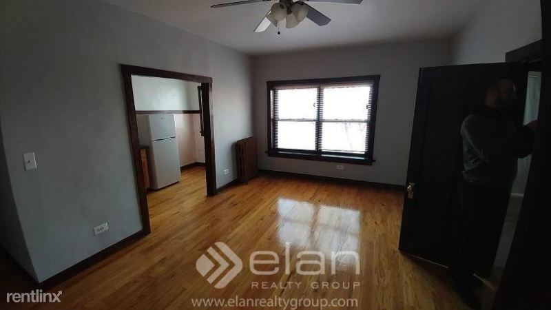 Foto principal - 4027 W Irving Park Rd