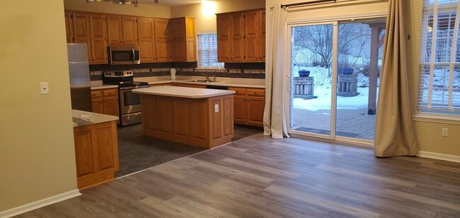 Building Photo - 3 bd, 2 ba house in SW Katy Lake Estates subdivision, fenced, w/d included, corner lot