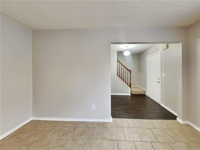 Foto del edificio - 410 Rill Crest Ct