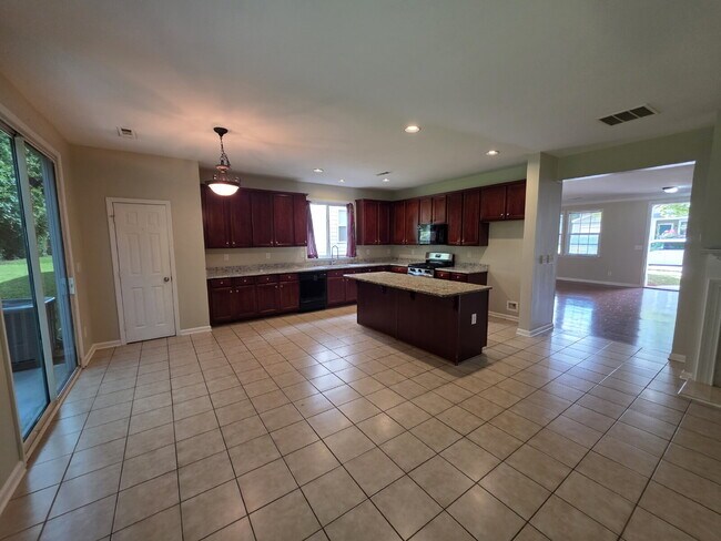 Building Photo - 46 Brookview Dr