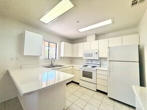 Building Photo - 44620 San Rafael Ave