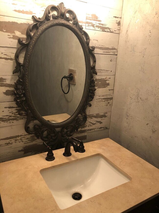 Foto del edificio - Wonderful 3B/2.5Ba Home that Backs to Peac...