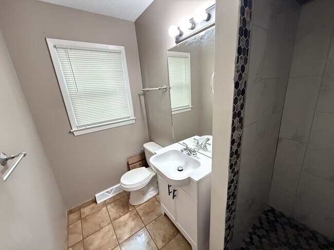 Foto del edificio - 5042 Ruggles St