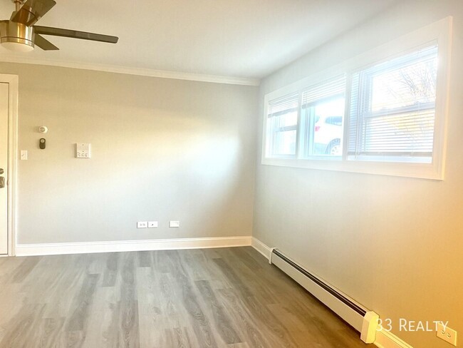 Foto del edificio - 504 Basil Rd