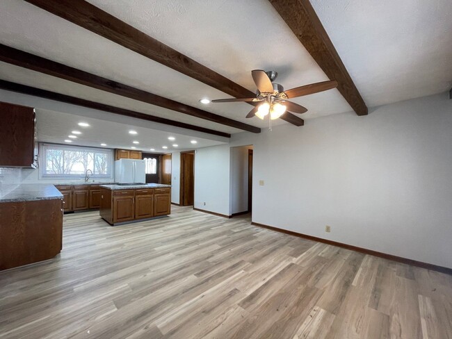 Building Photo - Acreage In Papillion!